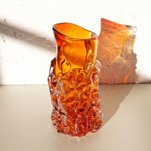 Alternative view of Flow Vase Aurora Redish