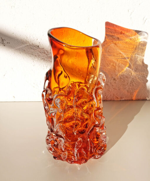 Alternative view of Flow Vase Aurora Redish